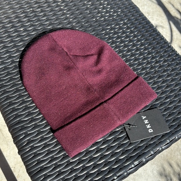 NWT DKNY BURGUNDY SWEATER HAT - Picture 7 of 7